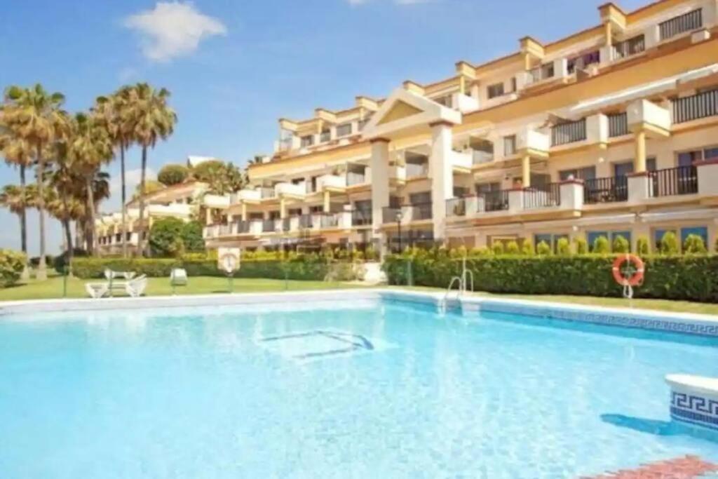 Beachfront Apartment - Sea Views - 马尔韦利亚 外观 照片